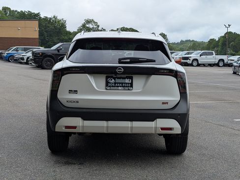 Used 2025 Nissan Kicks SR FWD image 8