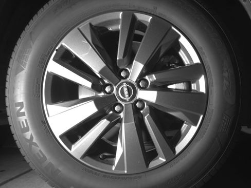 Used 2024 Nissan Pathfinder SV FWD image 13