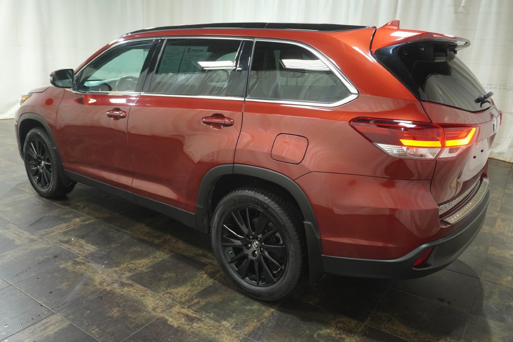 Used 2019 Toyota Highlander SE AWD/4WD image 9