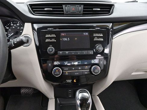 Used 2017 Nissan Rogue Sport SV FWD image 21