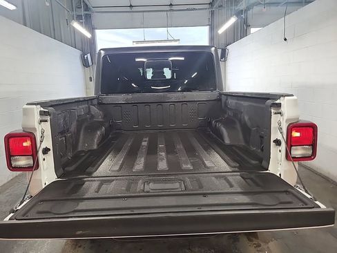 Used 2025 Jeep Gladiator Sport AWD/4WD image 4