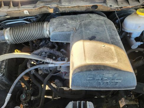 Used 2022 RAM 1500 Classic SLT image 31