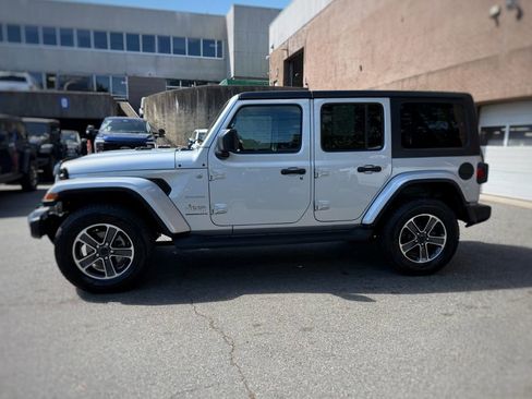Used 2023 Jeep Wrangler Unlimited Sahara w/ Cold Weather Group AWD/4WD image 14