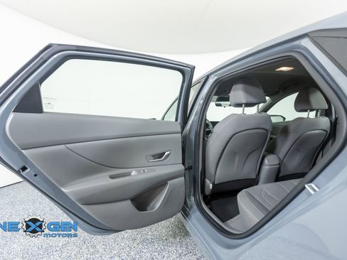 Used 2021 Hyundai Elantra SEL image 24