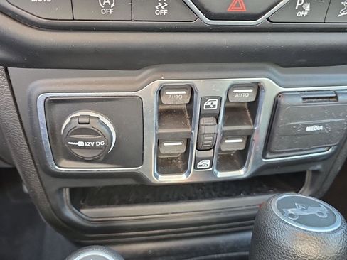 Used 2019 Jeep Wrangler Unlimited Sahara w/ Dual Top Group image 12