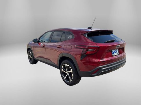 Used 2024 Chevrolet Trax RS w/ Sunroof Package FWD image 8