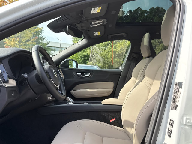 Certified 2026 Volvo XC60 B5 Plus AWD/4WD image 10