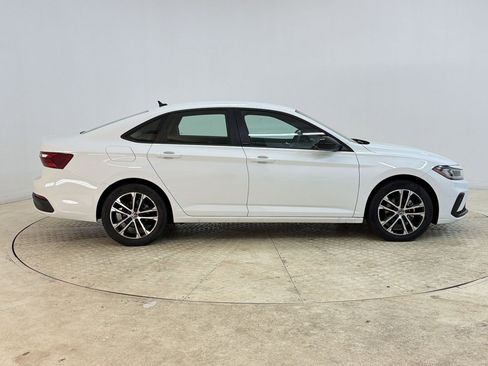 Used 2025 Volkswagen Jetta Sport FWD image 8