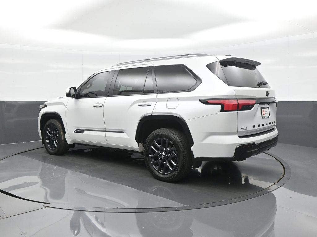Used 2025 Toyota Sequoia Platinum AWD/4WD image 5