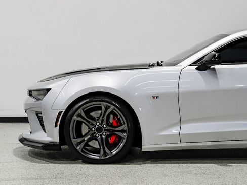 Used 2018 Chevrolet Camaro SS RWD image 10