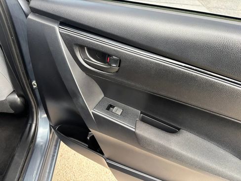 Used 2017 Toyota Corolla SE FWD image 28
