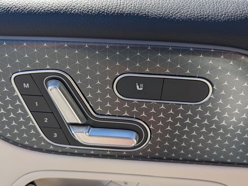 Used 2025 Mercedes-Benz GLB 250 4MATIC image 20