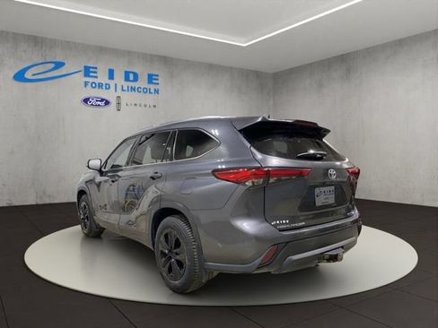Used 2021 Toyota Highlander XLE AWD/4WD image 8