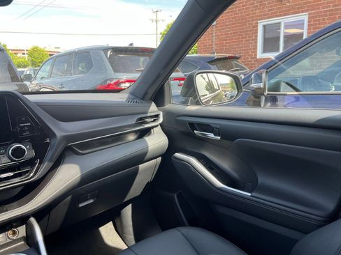 Used 2025 Toyota Highlander XSE AWD/4WD image 38