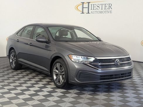 Used 2024 Volkswagen Jetta SE FWD image 2
