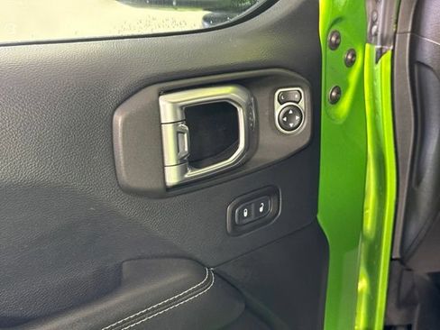 Used 2018 Jeep Wrangler Unlimited Sahara w/ Cold Weather Group AWD/4WD image 13