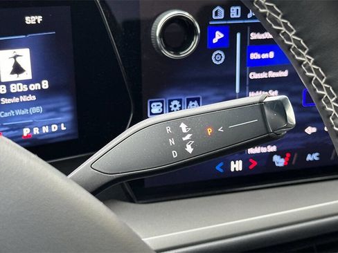 Used 2025 Chevrolet Traverse LT image 22