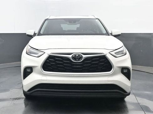 Used 2021 Toyota Highlander XLE AWD/4WD image 22