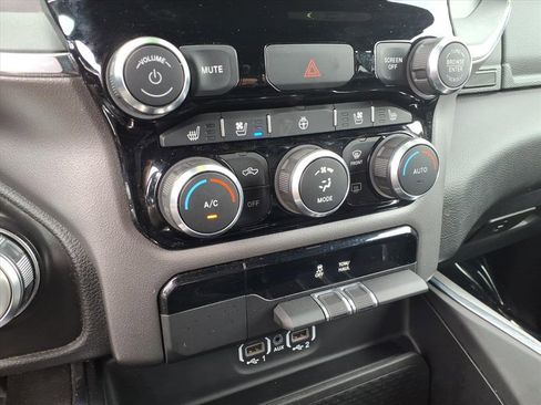 Used 2024 RAM 1500 Laramie image 12