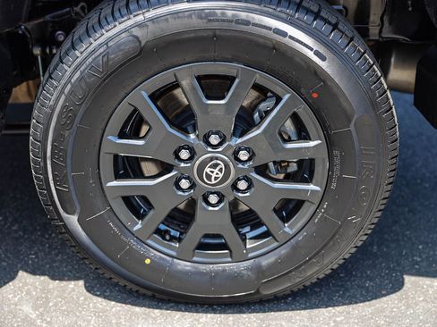 Certified 2025 Toyota 4Runner SR5 AWD/4WD image 8