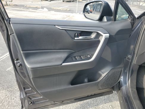 Used 2021 Toyota RAV4 XLE image 10