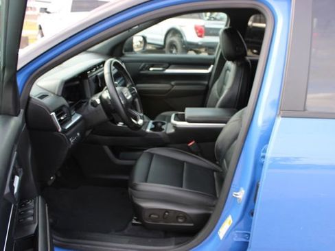 Used 2025 GMC Terrain Elevation w/ Elevation Premium Package FWD image 16