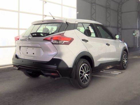 Used 2020 Nissan Kicks S FWD image 3