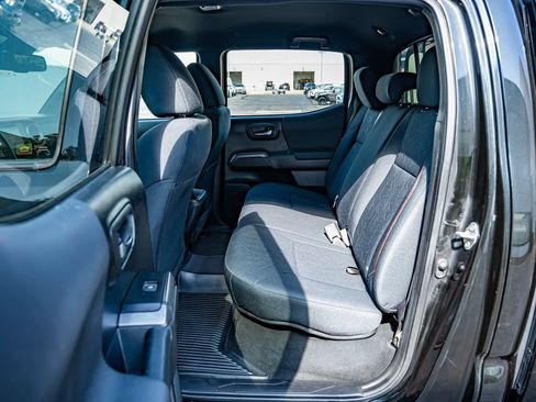 Used 2019 Toyota Tacoma TRD Off-Road AWD/4WD image 35