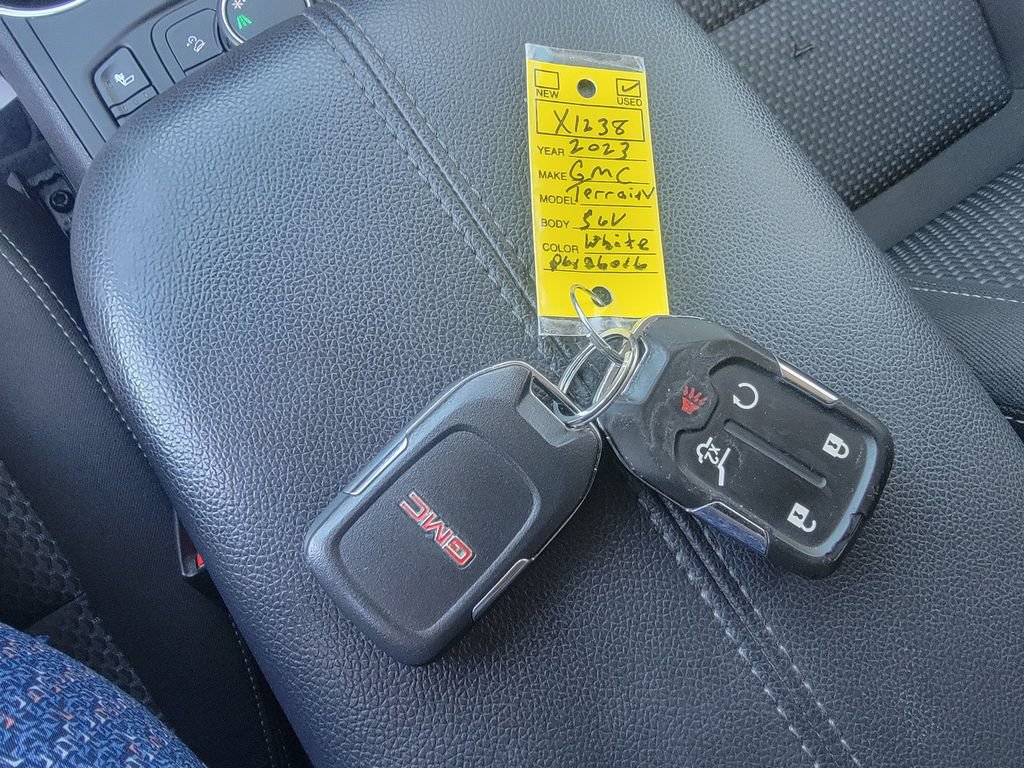 Used 2023 GMC Terrain SLE w/ Driver Convenience Package FWD image 21