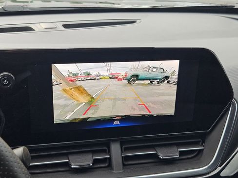 Used 2025 Chevrolet Trax RS w/ Sunroof Package image 21