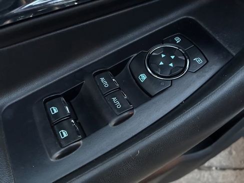 Used 2017 Ford Taurus Limited image 19