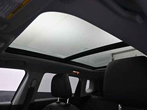 Used 2022 Jeep Compass Latitude w/ Sun and Sound Group AWD/4WD image 26