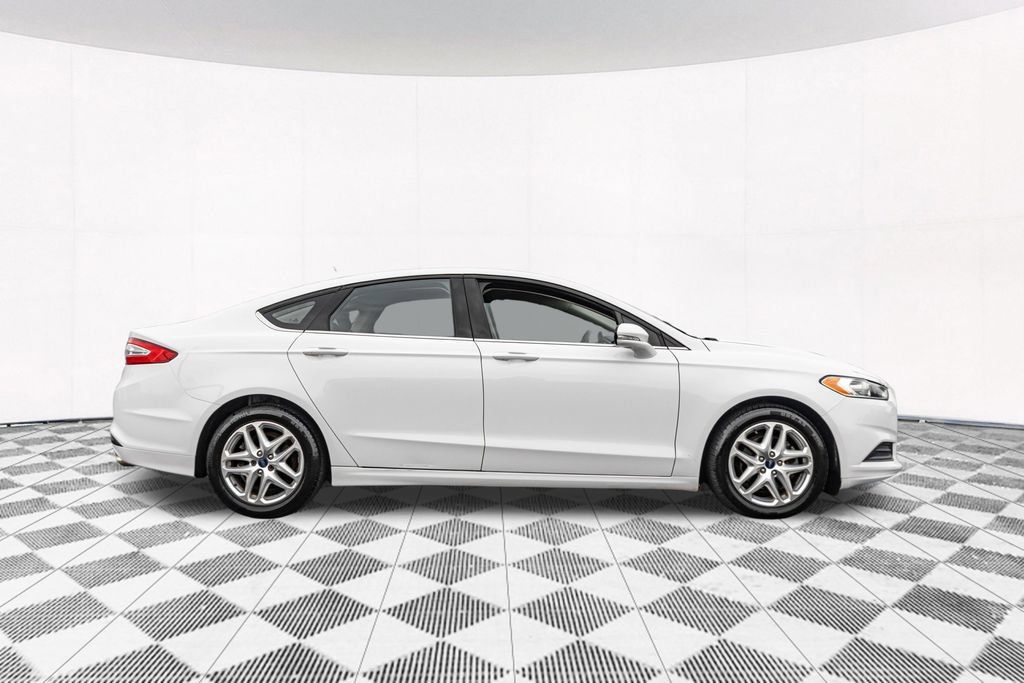 Used 2013 Ford Fusion SE FWD image 11