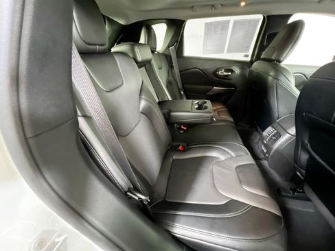 Used 2022 Jeep Cherokee Limited image 26