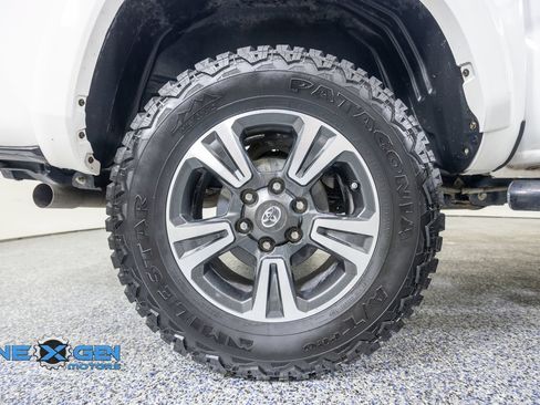 Used 2019 Toyota Tacoma TRD Sport AWD/4WD image 49