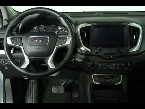 Used 2024 GMC Terrain SLT image 14
