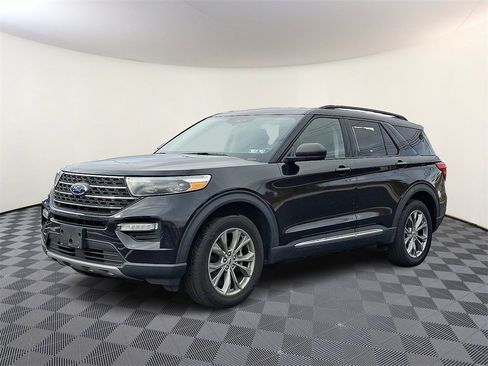 Used 2022 Ford Explorer XLT w/ Equipment Group 202A image 6