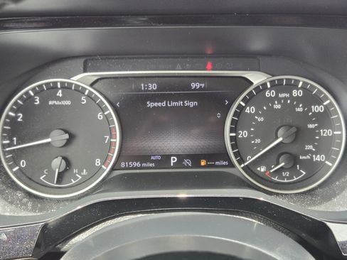 Used 2024 Nissan Pathfinder SL AWD/4WD image 12