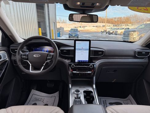 Used 2023 Ford Explorer Platinum w/ Premium Technology Package AWD/4WD image 27