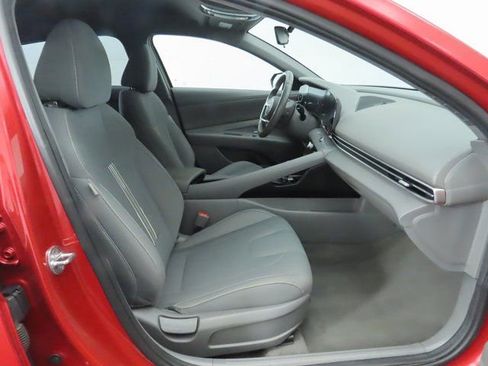 Used 2023 Hyundai Elantra SEL w/ Convenience Package image 21