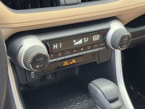 Used 2024 Toyota RAV4 XLE w/ Convenience Package image 32