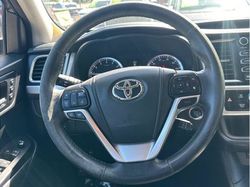 Used 2015 Toyota Highlander Limited Platinum AWD/4WD image 16