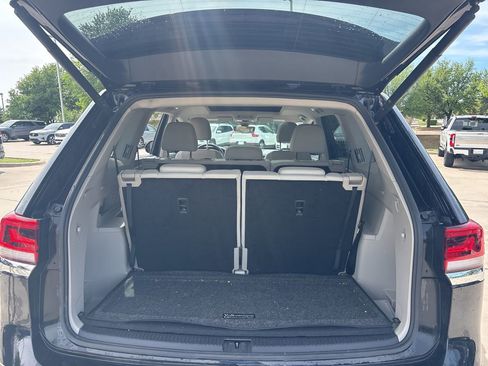 Used 2024 Volkswagen Atlas SE w/ Panoramic Sunroof Package image 10