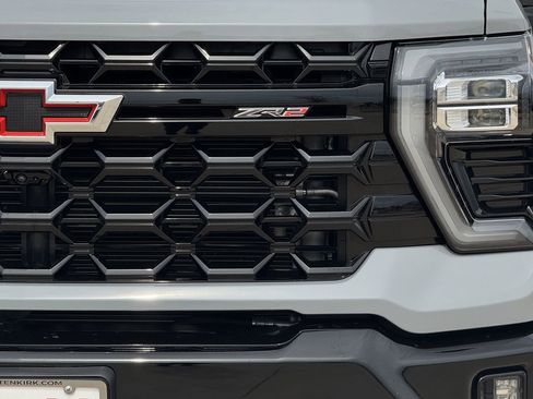 Used 2024 Chevrolet Silverado 2500 ZR2 w/ Technology Package AWD/4WD image 8