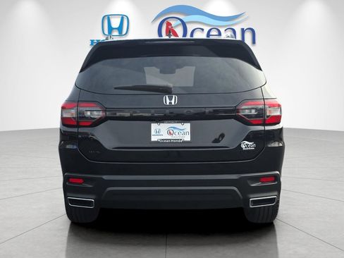 Used 2023 Honda Pilot Sport image 4