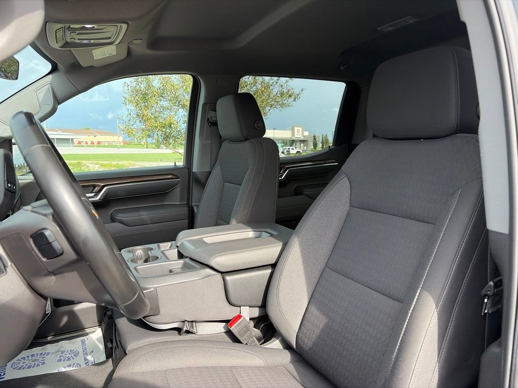Used 2025 Chevrolet Silverado 1500 LT AWD/4WD image 44