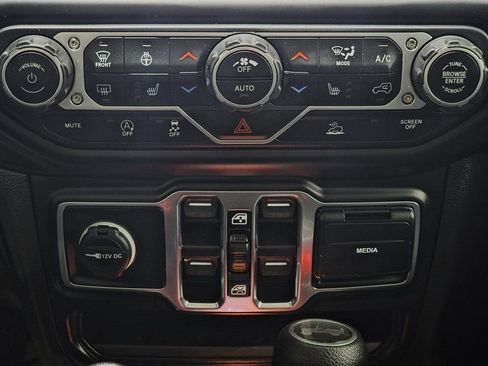 Used 2021 Jeep Wrangler Unlimited Sahara w/ Uconnect 4C Nav & Sound Group image 33