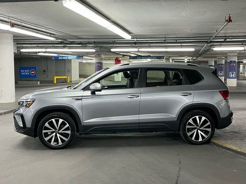 Used 2022 Volkswagen Taos SE image 32