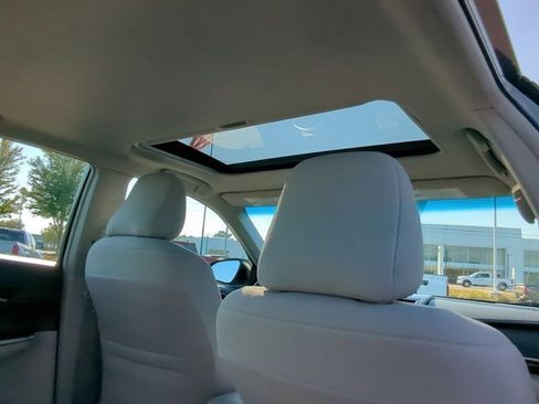 Used 2014 Toyota Camry XLE image 25