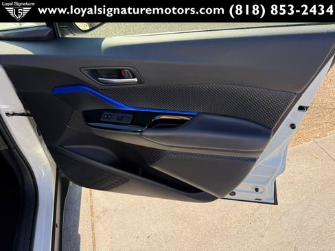 Used 2020 Toyota C-HR XLE FWD image 31